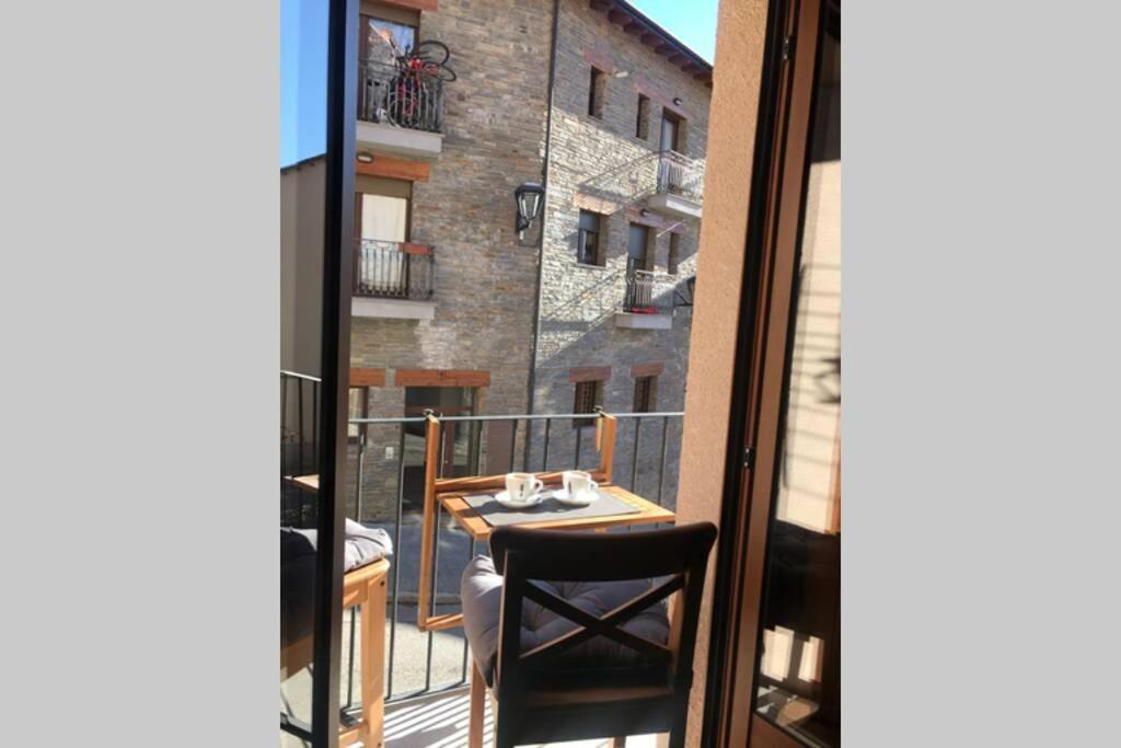 Puigcerda Centro. Acogedor Apartament En El Pueblo Exterior photo